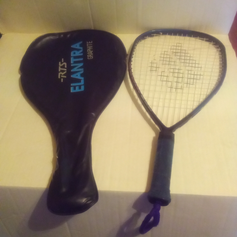 Ektelon Elantra GraphiteTennis Raquet with Case